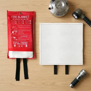 High Temperature Proof 1.0×1.0m Fiberglass Fire Blanket Factory Direct Oxford Bag Pack Wall