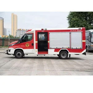 Small Fire Truck with 3000L Water Tank and Rescue Tools
